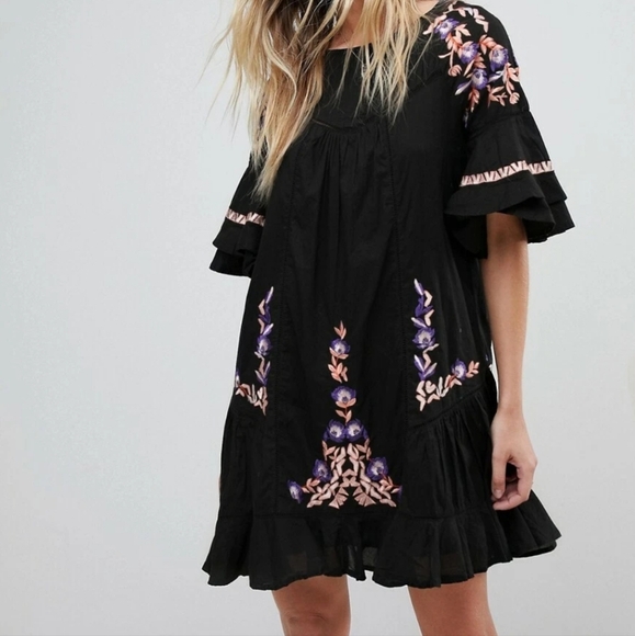 Free People Dresses & Skirts - Free People Black Pavlo Floral Embroidered Ruffle Sleeve Dress Lined Bohemian S